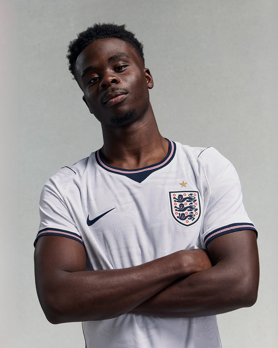 England's tweet photo. Our #ThreeLions' new home kit 😍🤍