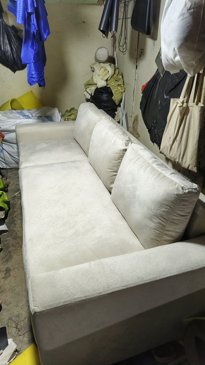 nganggur62's tweet photo. @tanyarlfes kelarin sofa orang pagi mau dipke katanya https://t.co/oEuduQZ1Kn