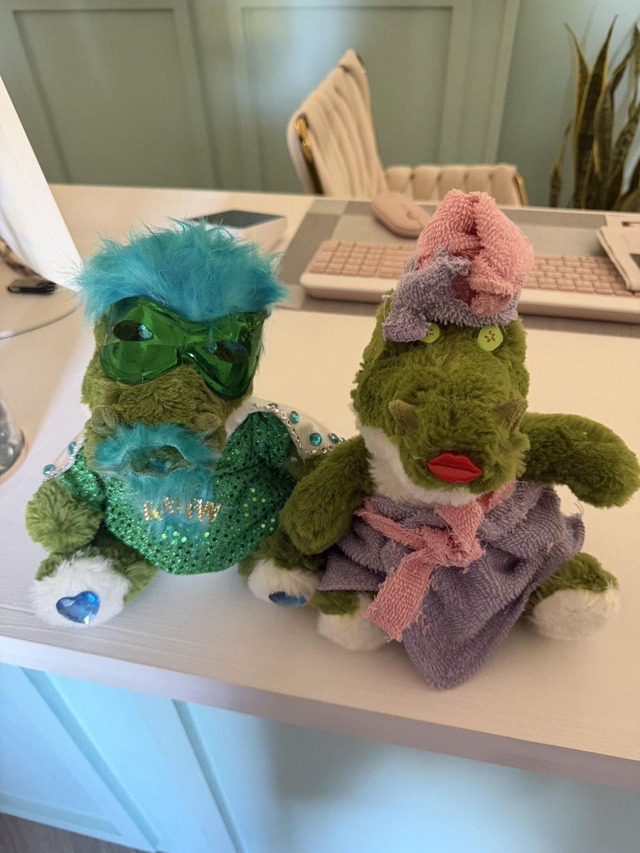 Green Wave Man tweet media