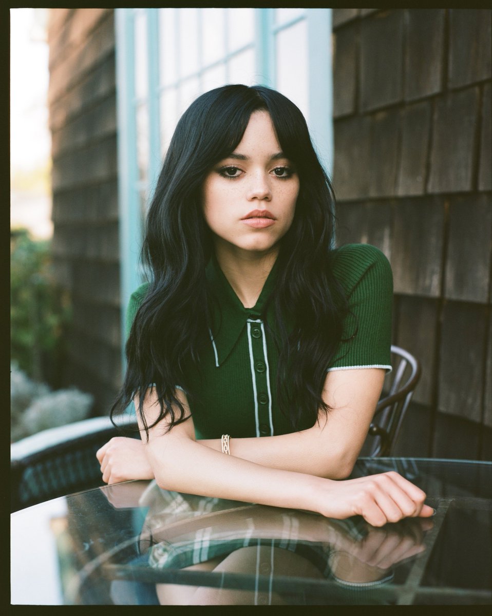 Melania The Insufferable 🪷 tweet media