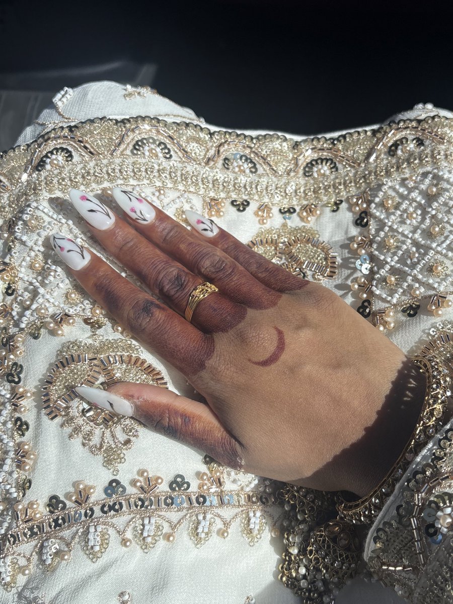 ⋆˚࿔ esha 𝜗𝜚 tweet media