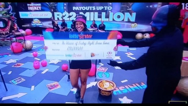 Tee_Ngwana's tweet photo. @BBMzansi #Didi 🌼 
Housemate of the season goes to her  🙌 👏 
Congratulations 💥💥💥
#Bazozwa 
#BBMansiS6 https://t.co/PEcZOU1swv