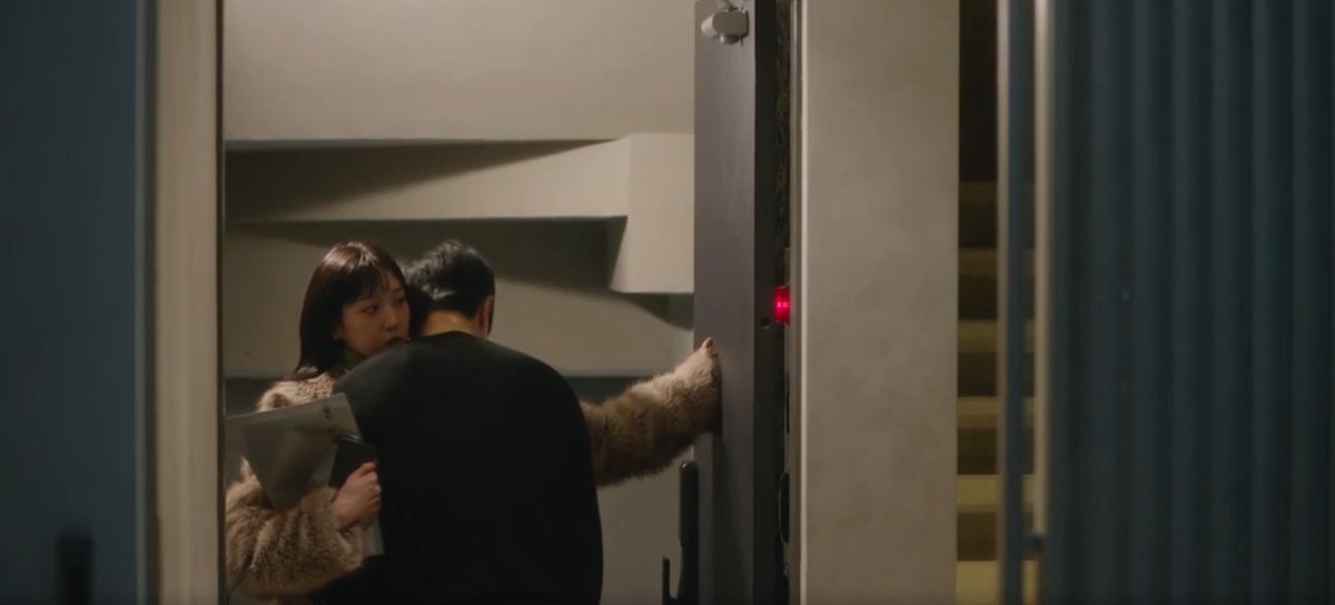 kdramamiss's tweet photo. hayoung likes taeseok she just hasn't realised that yet and she was so cute all confused trying to understand his actions, feelings and if he likes her and hayoung holding him when he collapsed 😭🫶🏻 #InYourRadiantSeason #InYourRadiantSeasonEp8 https://t.co/4g4IiUFZlg