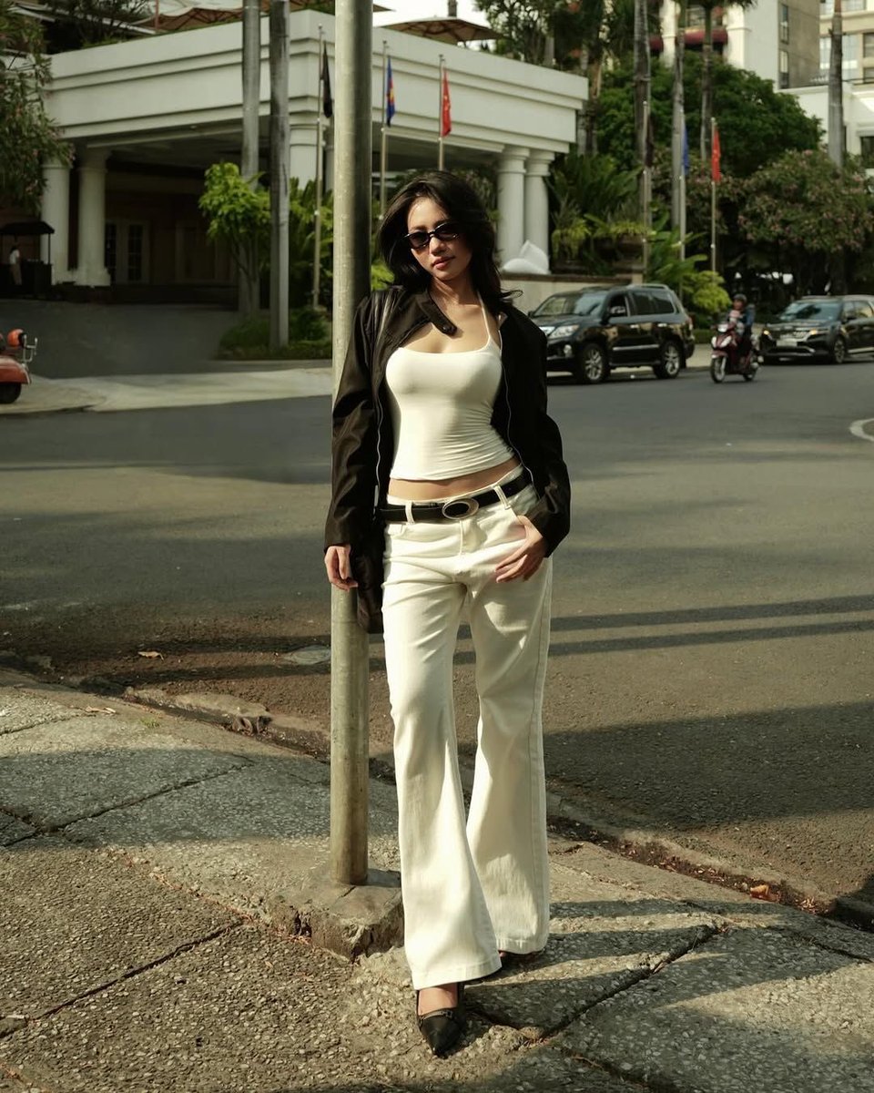 〜 𝘙𝘢𝘷𝘢 𝘦𝘥𝘪𝘵𝘴 〜 Dean in Moth tweet media