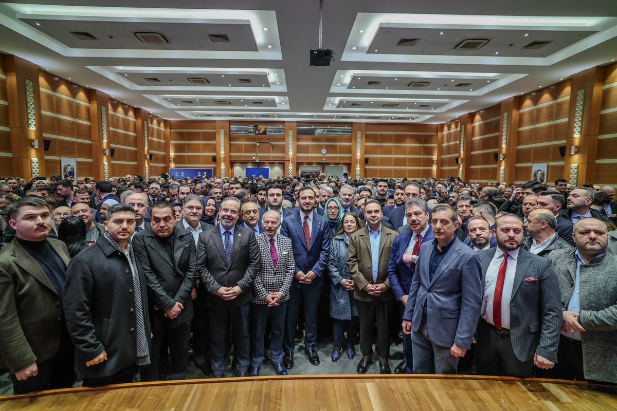 Yuvamız olan İl Başkanlığımızda, kıymetli teşkilat mensuplarımızla bayramlaştık. 

Bayramın bereketini, muhabbetini ve kardeşlik iklimini hep birlikte paylaştık. Rabbim birliğimizi ve beraberliğimizi daim eylesin. 

Bayramımız mübarek olsun. 🌙