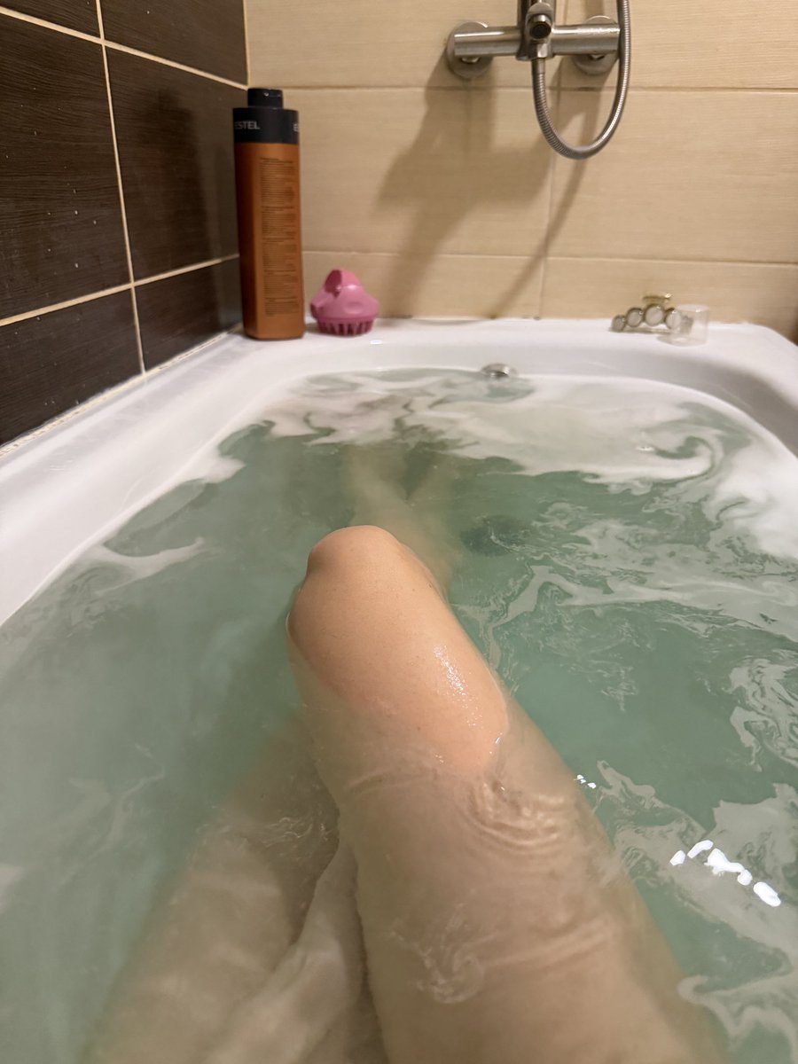 малышка на миллиард tweet media