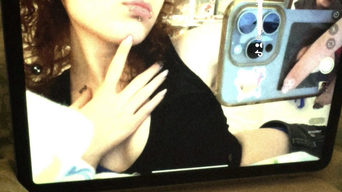 samu 🍃 seeing pinkpantheress tweet media