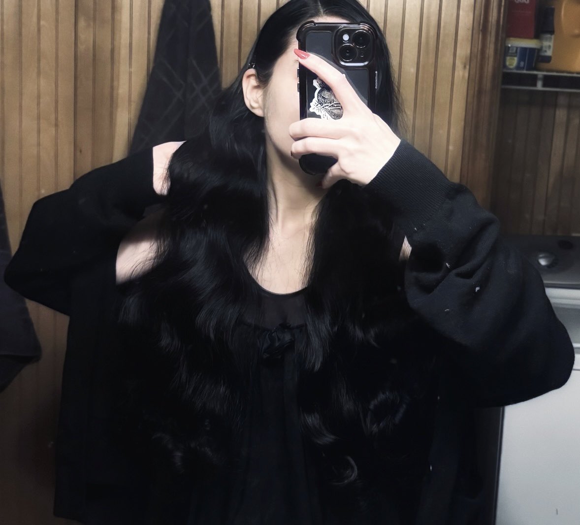 giainterrompue's tweet image. Ignore that I’m covered in lint but I tried out how I used to wear my hair before I got curtain bangs and it kinda looks alright given I was very lazy with it and didn’t use any of my regular products since it was just a test