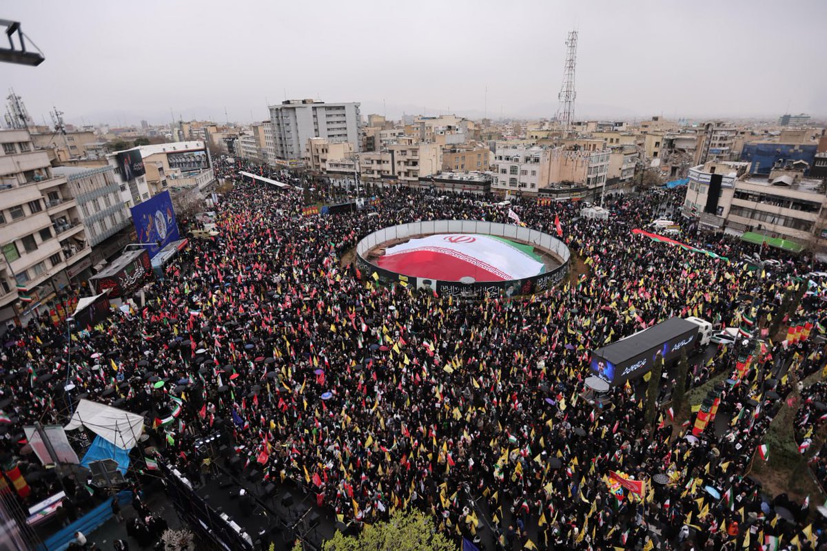 Ringrazio tutti, uno ad uno, per l'epopea della Giornata di Quds; e ringrazio il presidente coraggioso, sincero e del popolo che con altre autorità era presente insieme alla gente.

#MojtabaKhamenei #Iran #Khamenei