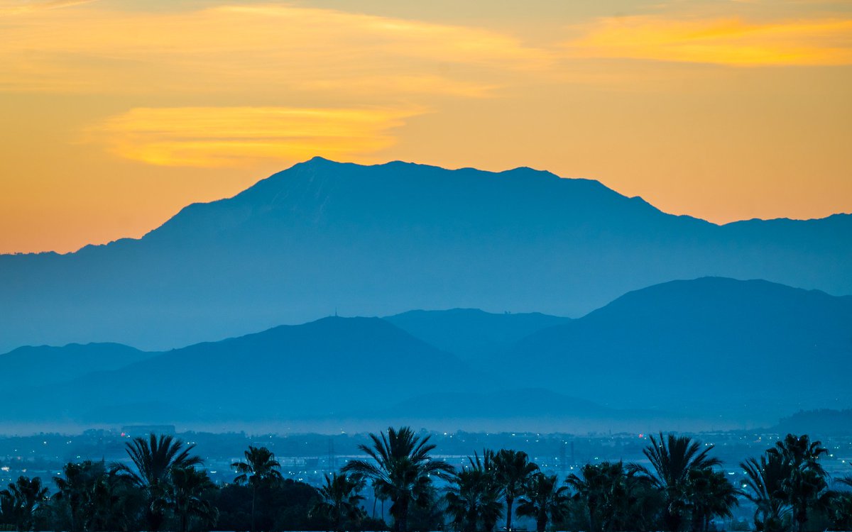 SBCounty's tweet image. Looking over Upland to the mountains at early dawn. 🌄✨️

📸: James Feeney

#mountains #mountainview #upland #sanbernardinocounty