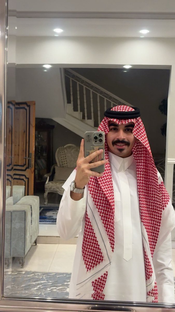 ib33d's tweet photo. كل عام وانتم بخير🤍🤍. 
#عيد_الفطر https://t.co/jmM3mNzVNy