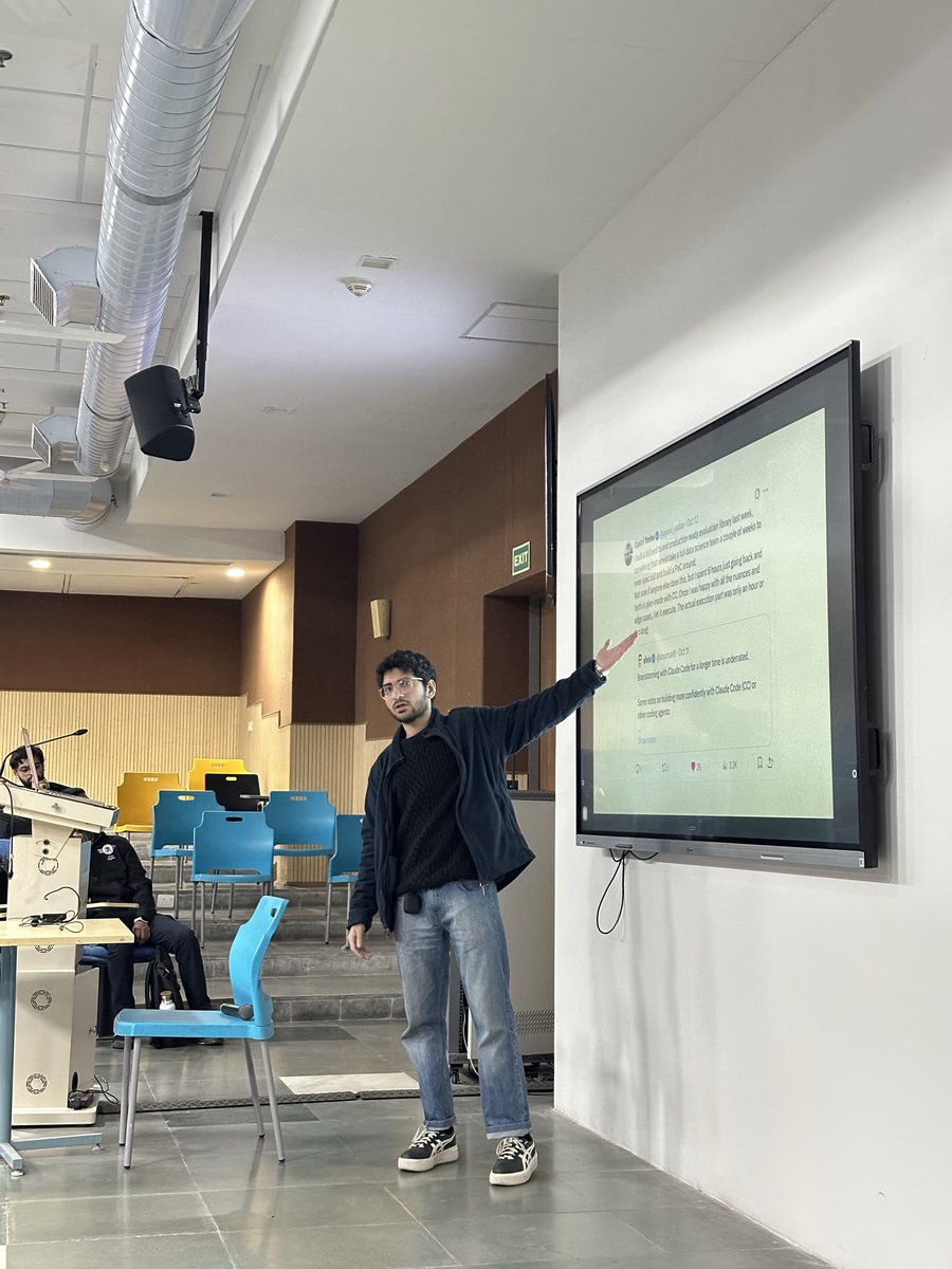 Hadi Khan tweet media