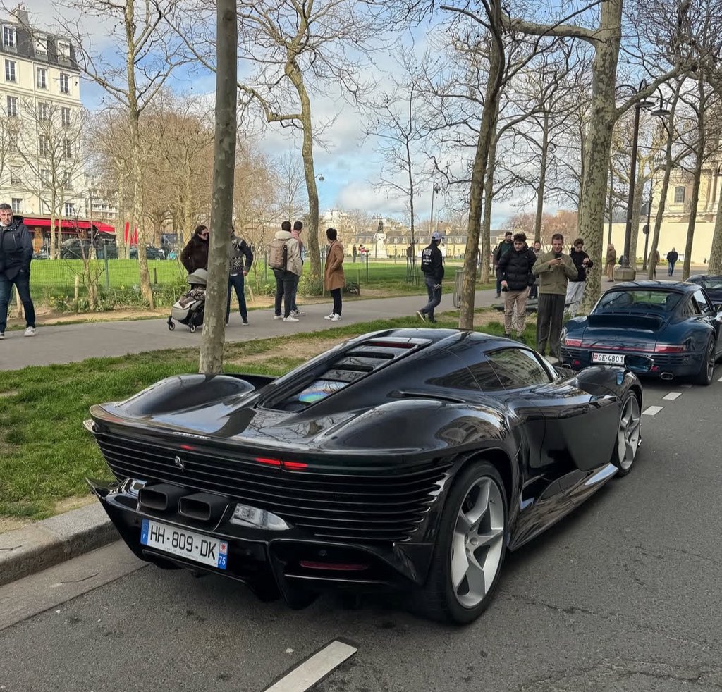 Miss.ayo.artss tweet media