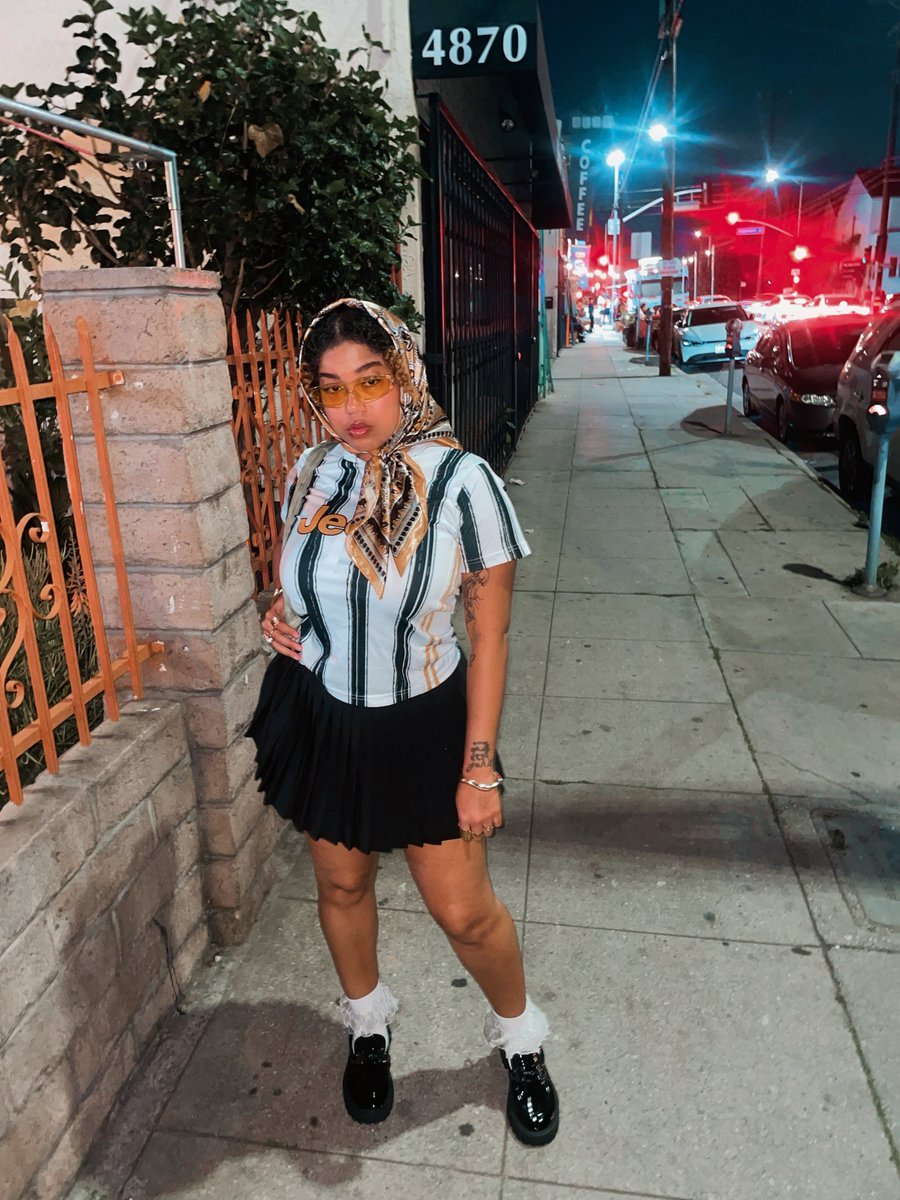 // C H E R E L E // tweet media