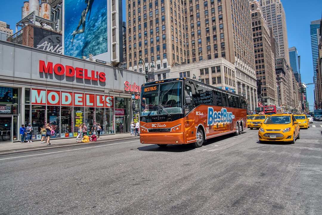 TheBestBus's tweet photo. Bright buses, big city! 🍎🚕 There’s nothing quite like the energy of NYC on a sunny day. Why deal with parking when you can ride comfortably with us? Reserve your seat today at https://t.co/qe4lPirttH #GoBestBus #ExploreNYC https://t.co/gvCt5o0DHm