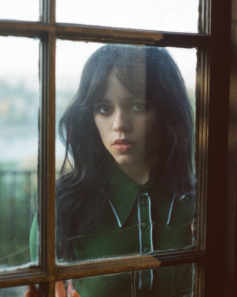 Melania The Insufferable 🪷 tweet media