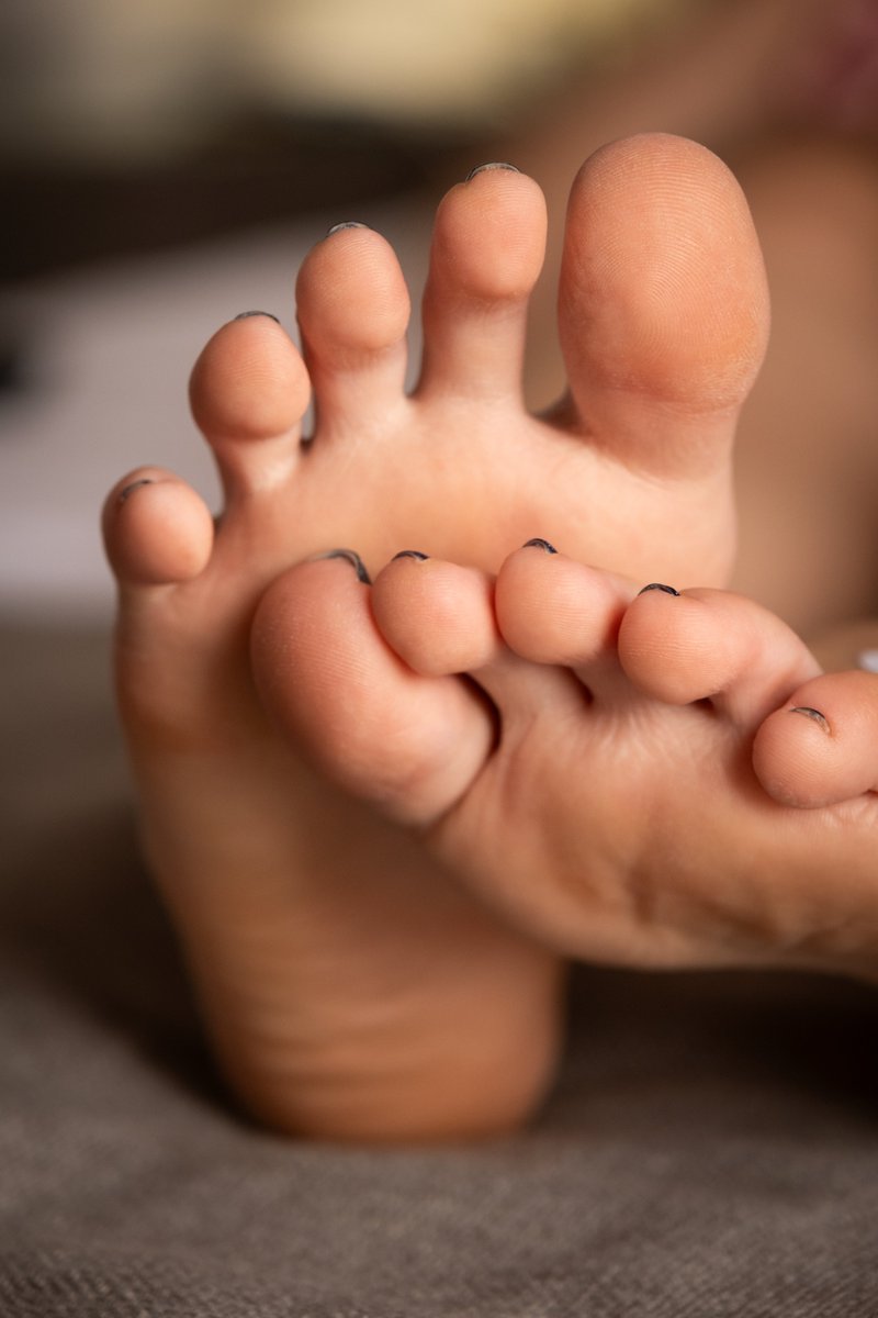 feetonadya tweet media