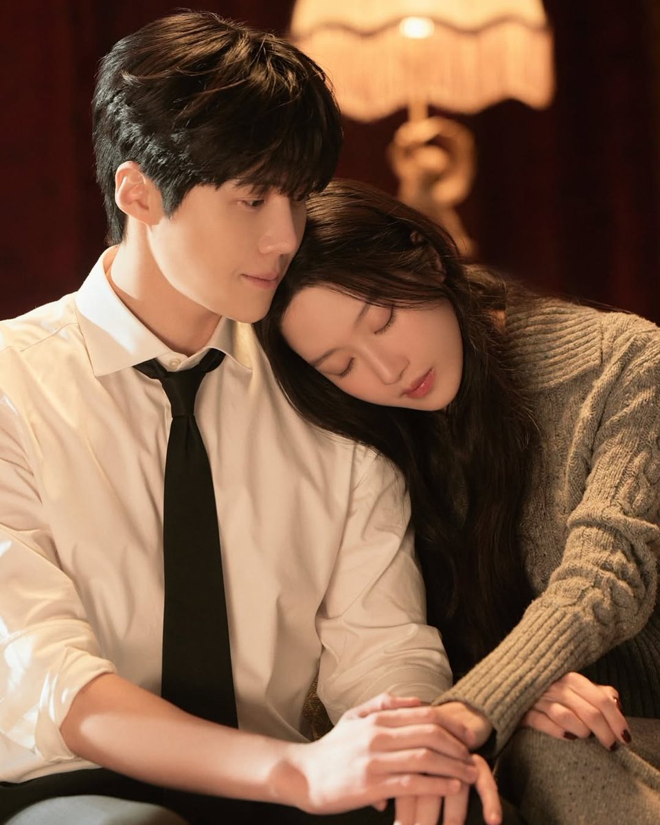 Ilianahristov10's tweet photo. #Kimseonho #김선호
#FallingSlowly
#MoonGaYoung https://t.co/b8pDcVok4G