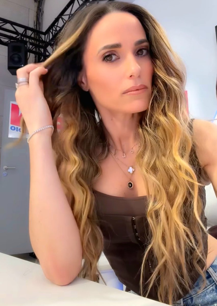 Animatrices & Célébrités 🇫🇷 tweet media