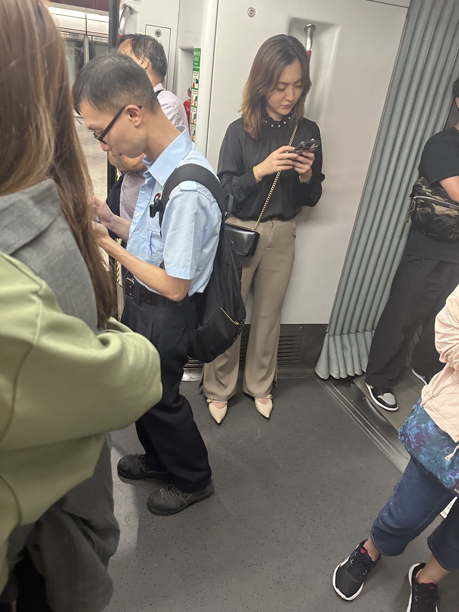 qwertyuiopon9's tweet photo. 港女系列

好L正
滿滿人妻味，而且有味道有氣質

#港女系列 #人妻 #港女人妻 #氣質港女 #氣質 https://t.co/jfYceuc294