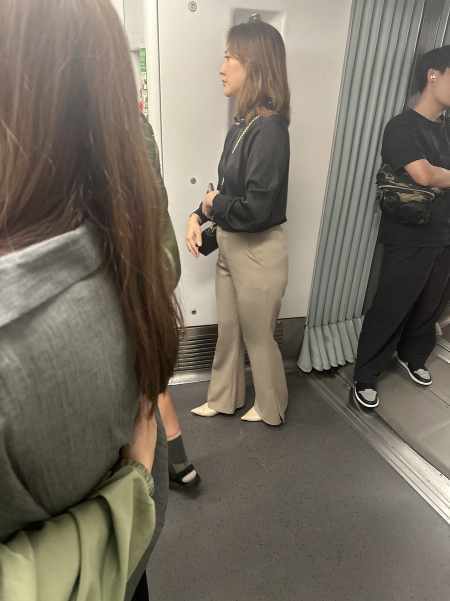 qwertyuiopon9's tweet photo. 港女系列

好L正
滿滿人妻味，而且有味道有氣質

#港女系列 #人妻 #港女人妻 #氣質港女 #氣質 https://t.co/jfYceuc294