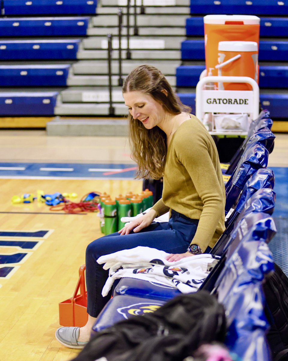 NAUVolleyball's tweet image. Happy National Athletic Trainers Month 💪

Shoutout to our awesome and wonderful trainer Charcy Stiller ✨ Thank you for all that you do for us 🪓

#RaiseTheFlag | #BigSkyVB