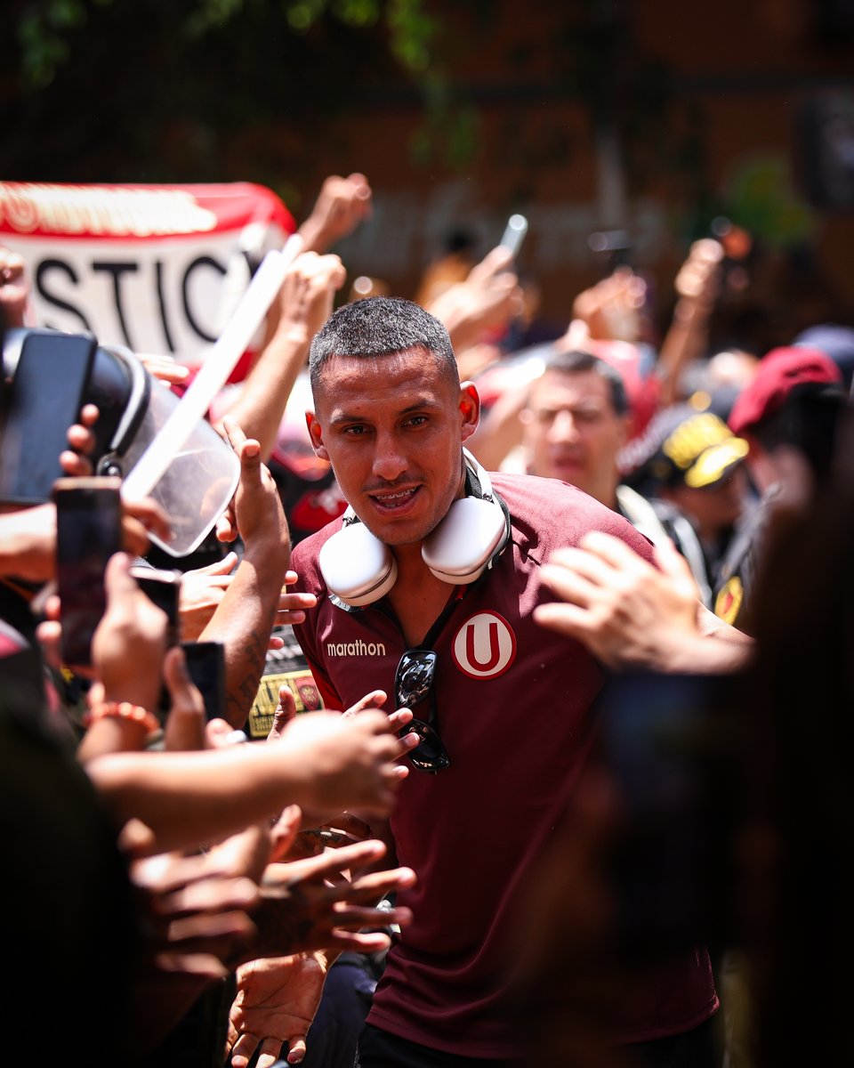 Universitario tweet media