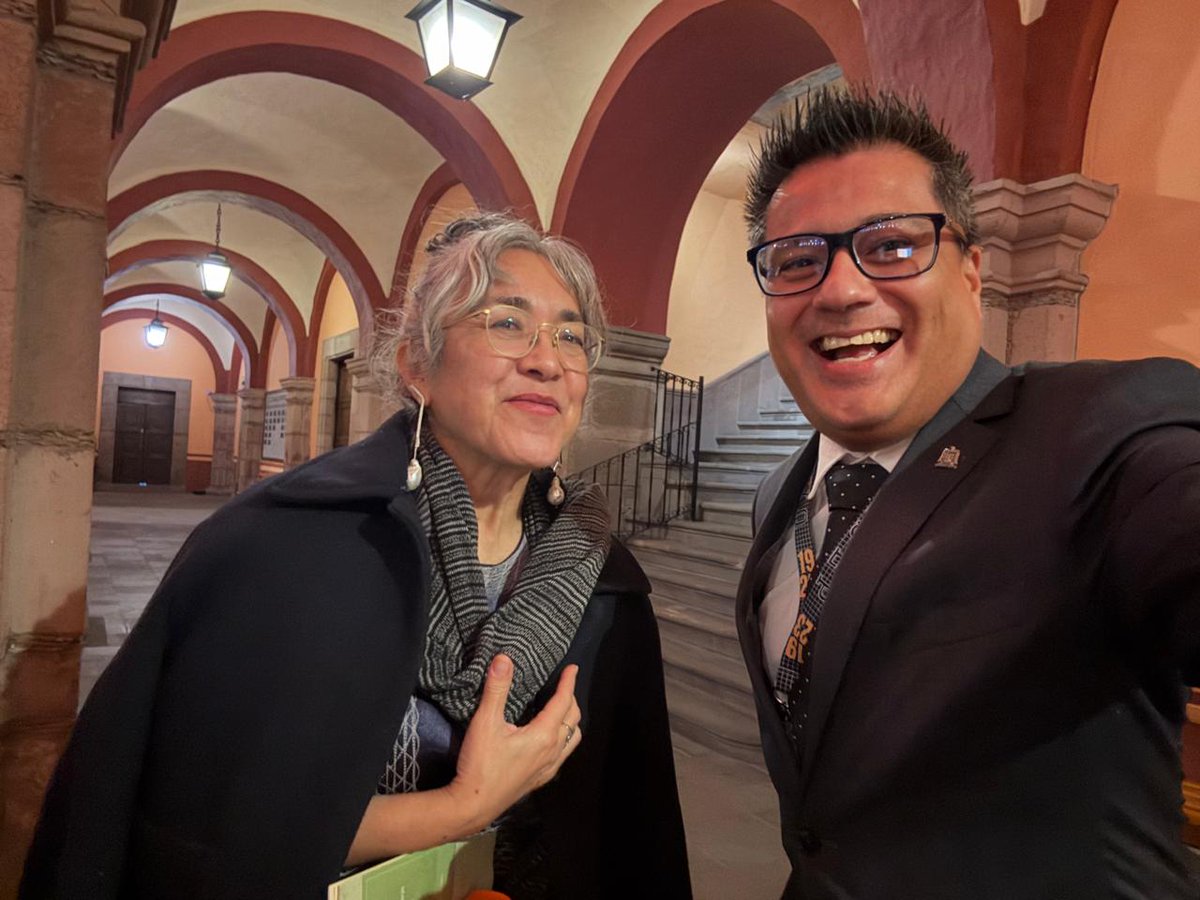 marcocard's tweet photo. Anoche tuve el privilegio de escuchar a Juan Villoro y a Cristina Rivera Garza en @LaUASLP. Salí admirando, una vez más, el poder de la palabra cuando se convierte en inteligencia, humor, memoria y lucidez. https://t.co/I2h0IMEV2Q