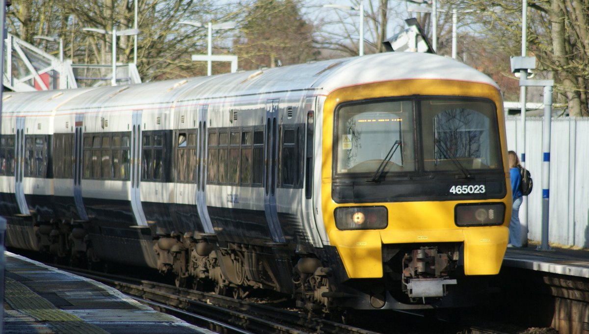 Awesome trains and buses tweet media