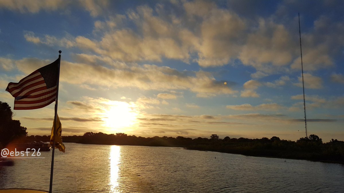 4EmilieBergmann's tweet photo. The delta at dawn and whispers 
'Good Morning'🌞💙💛🤍⛴️🇺🇸🧸 No filter. Soft light. Softer soul. 🏊‍♂️🏊‍♀️
#NorCal #SpringIsHere #SFBayArea 

#MakeCaliforniaGoldenAgain #MAGA https://t.co/PH53G0hZi1