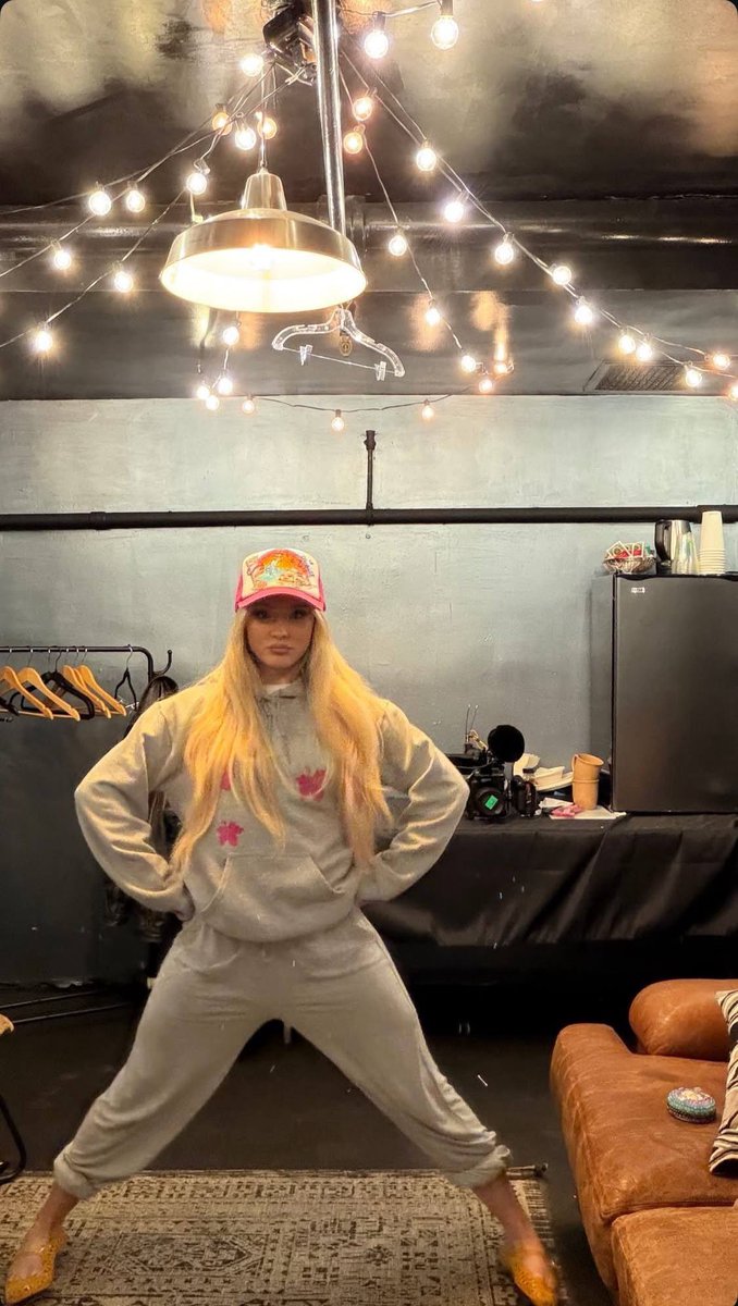 Zara Larsson Updates tweet media