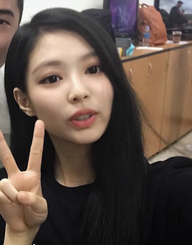 Jennie tekrar saçını simsiyah yapar mısın bir sey denicem