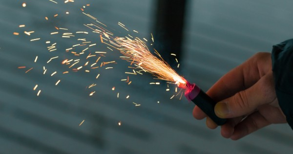 ▶️ PRESENTARON EN CÁMARA DE DIPUTADOS LA “LEY CANELA” | 🎆⚠️

👉El proyecto establece normas para la fabricación, venta y uso de pirotecnia en todo el país.

🗣️ La iniciativa no prohíbe totalmente la venta, pero impone mayores restricciones a la pirotecnia sonora, responsable de