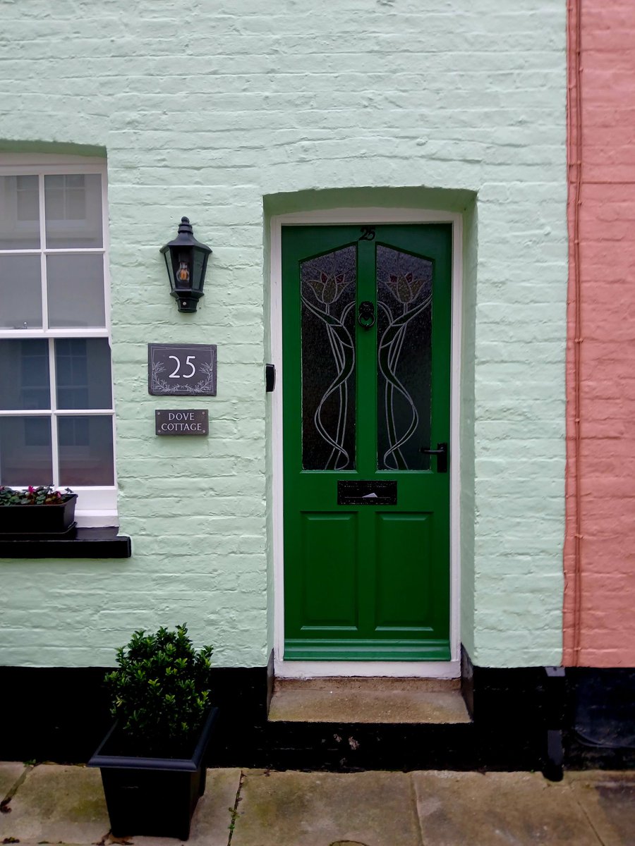 DoorsNo3828's tweet image. #Arundel #colours 😎
#nocontextdoors #dailydoor #doors