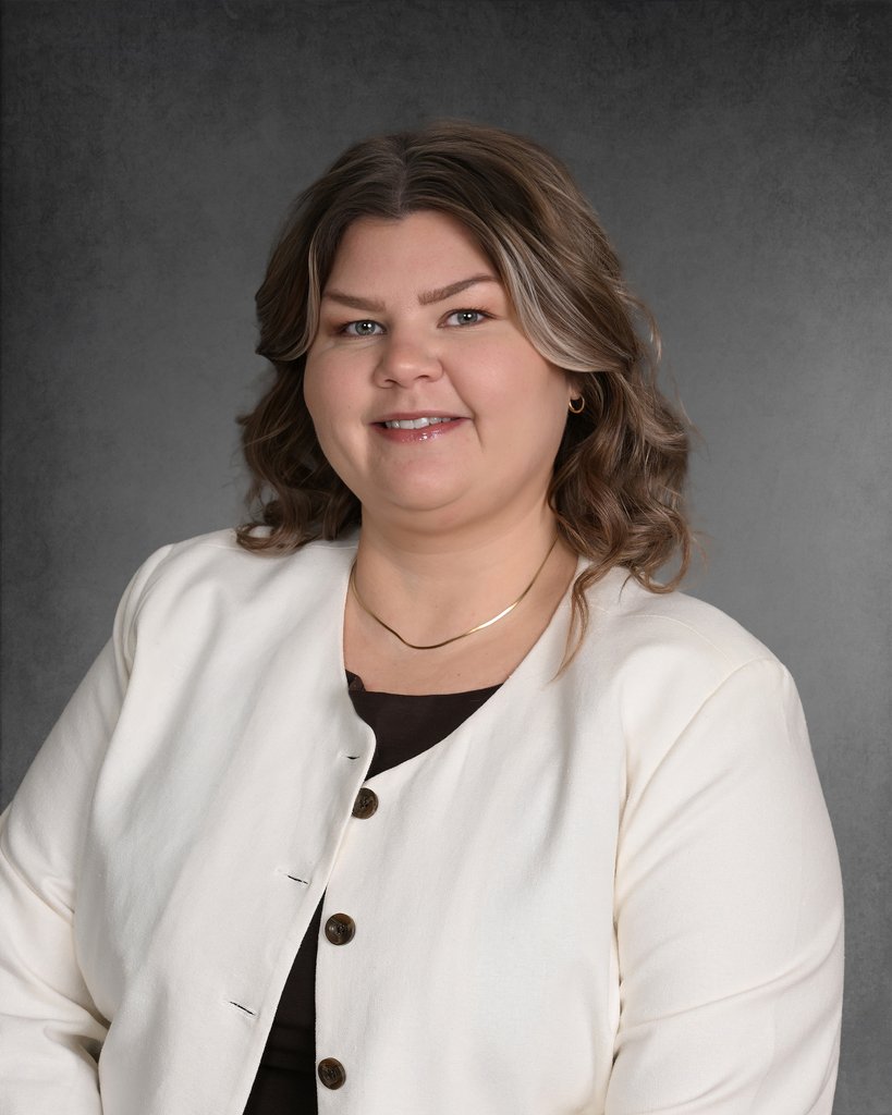 SCPS_MD's tweet photo. At Greenwood Elementary, Ms. Carly Evans empowers multilingual learners to find their voice and build strong literacy skills. As ESOL teacher and a Somerset Teacher of the Year candidate, she fosters an inclusive, culturally rich learning environment. Winners announced March 27! https://t.co/GicJujeqW6