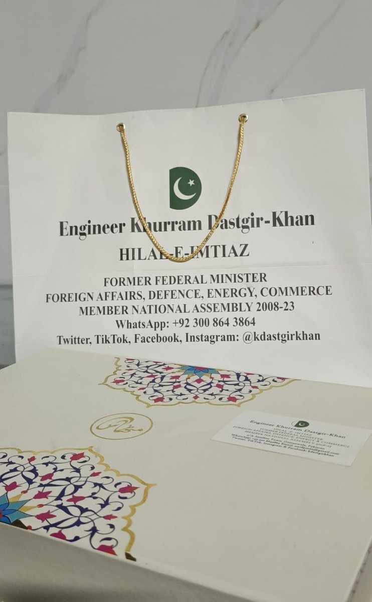 1AmirsohailButt's tweet image. عید کی خوشیوں میں خلوص کی مٹھاس ✨🍬
سابق وفاقی وزیر انجینیئر خرم دستگیر خان کی جانب سے عید کی مٹھائی موصول ہوئی۔
یہ خوبصورت روایت نہ صرف محبت بلکہ تعلق اور یاد رکھنے کا ایک بہترین انداز ہے۔ 
@kdastgirkhan
دل کی گہرائیوں سے شکریہ 🙏💖
#Eid #Gratitude #Tradition