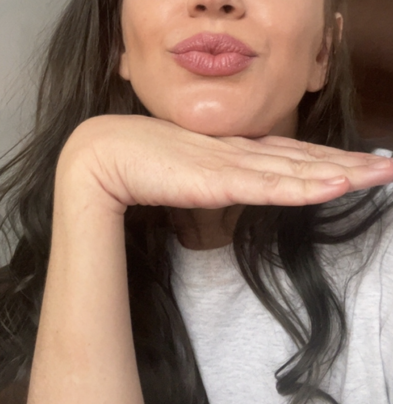 soshiny00's tweet photo. @0xfarjana hey + a kiss for good luck 🩶 https://t.co/GqYNnL1iHj