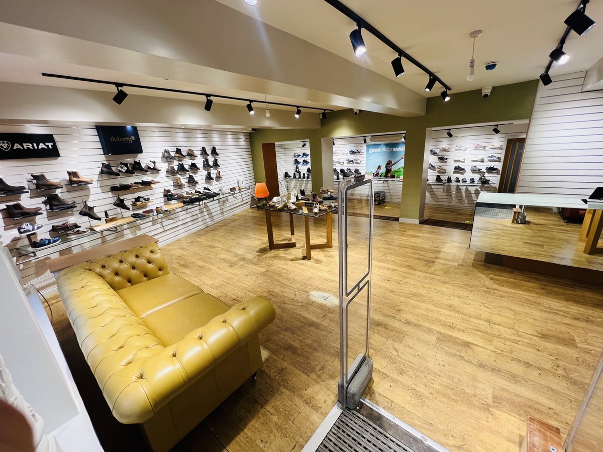 Vareys Town & Country Wear tweet media