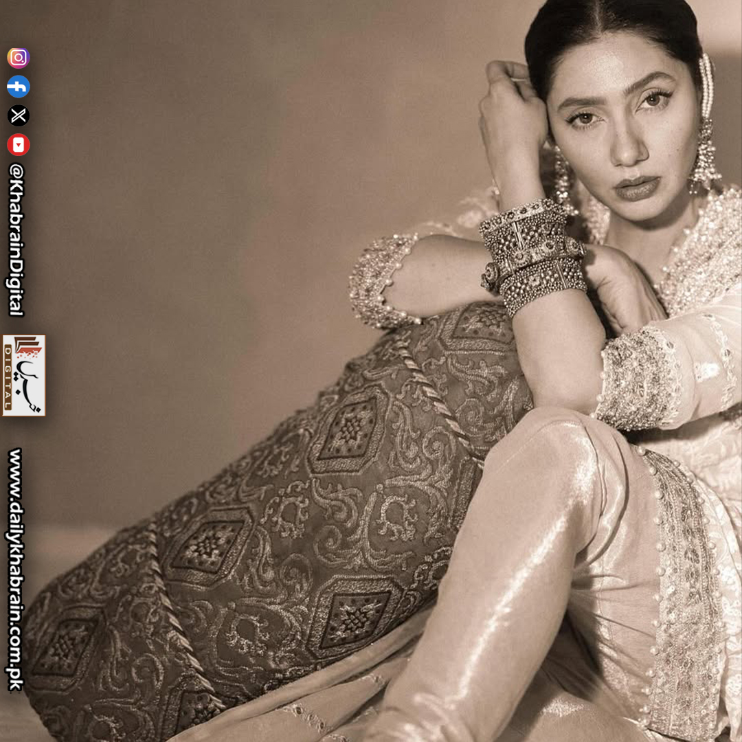 daily_khabrain's tweet image. ماہرہ کی بنارسی عید۔۔

#MahiraKhan #Banarasi #EidLook #Eid2026 #BanarasiSaree #DesiStyle #PakistaniFashion #EidVibes #FestiveFashion #CelebrityStyle #MahiraStyle #TraditionalWear #EidGlam #StyleInspo #starlook
#khabraindigital