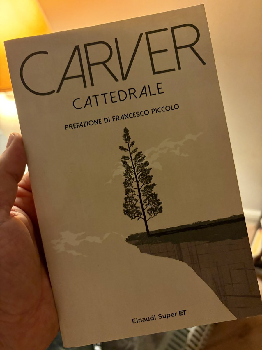 FalceMarteMi's tweet photo. Qui la parola “capolavoro” non è affatto sprecata. Chi non ha letto questo autore non può dire di aver raggiunto la vetta della scrittura. Meraviglia e commovente.
@Einaudieditore @reppomanuno @CasaLettori @artdielle @recerusse https://t.co/fgEtuzedSn