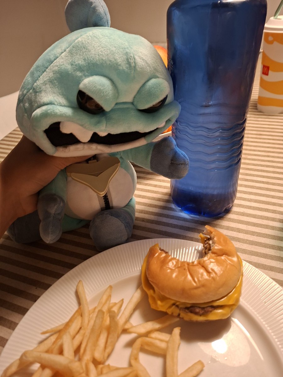 Five T&@*@,×(wo St&!(@(+?×? tweet media