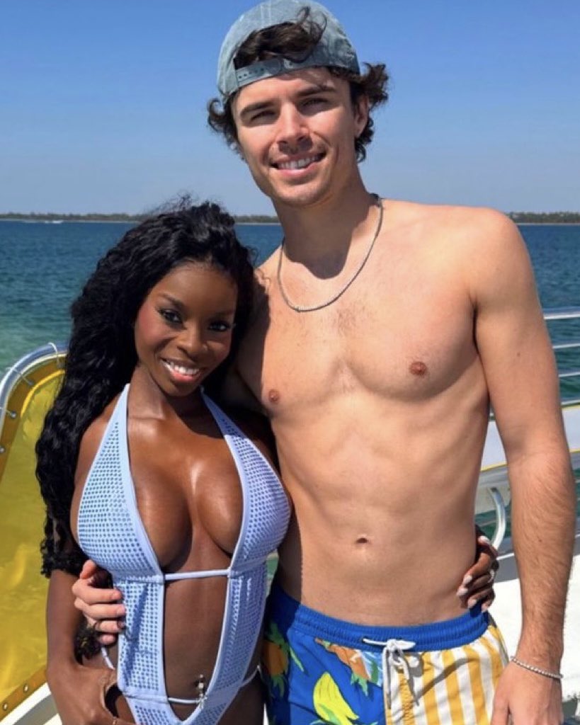 alyssa✨🖤 tweet media