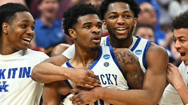 KSRonX's tweet photo. Otega Oweh broke the internet. 

See how the world's jaws collectively dropped, reacting to 00's buzzer-beater. 

https://t.co/rb7saNDFzL https://t.co/n4YaPtUQuy