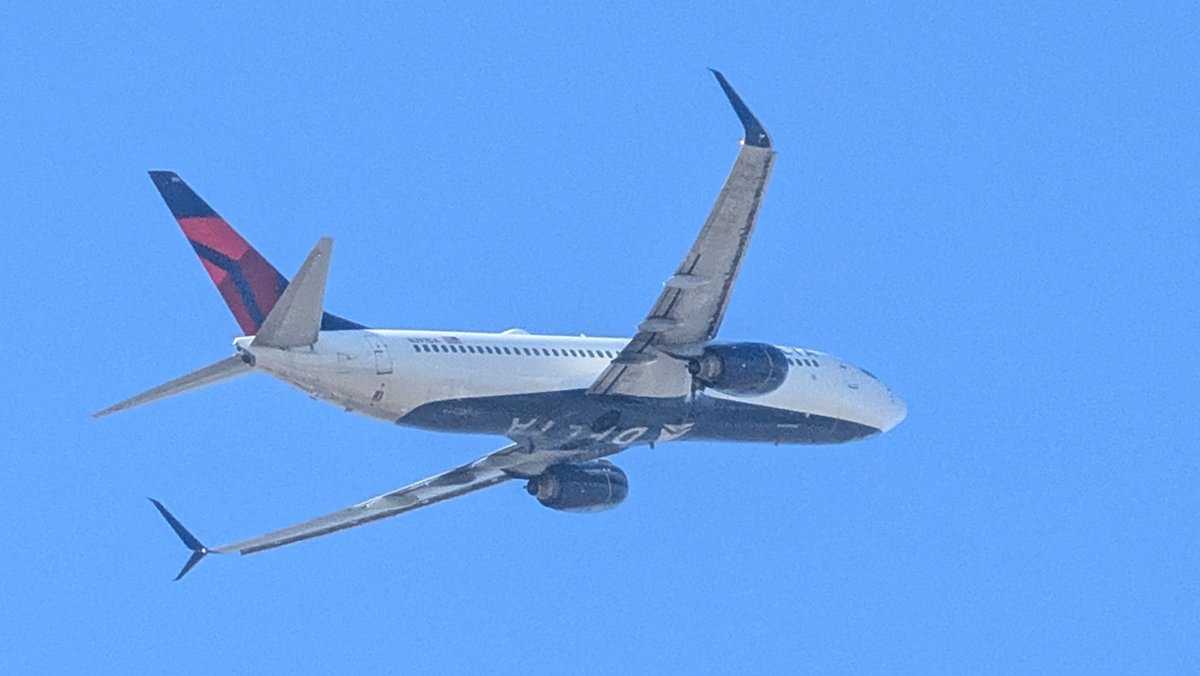 USAS_WW1's tweet image. #avgeek #traveling #planespotting #Boeing #airbus #ATL: I am not sure what these Delta airplanes are I caught taking off from Atlanta Hartsfield-Jackson International Airport. Any takers?