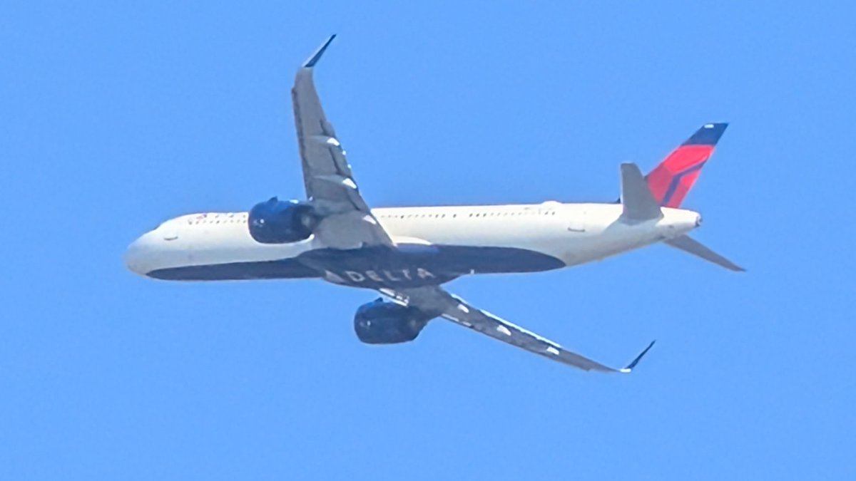 USAS_WW1's tweet image. #avgeek #traveling #planespotting #Boeing #airbus #ATL: I am not sure what these Delta airplanes are I caught taking off from Atlanta Hartsfield-Jackson International Airport. Any takers?