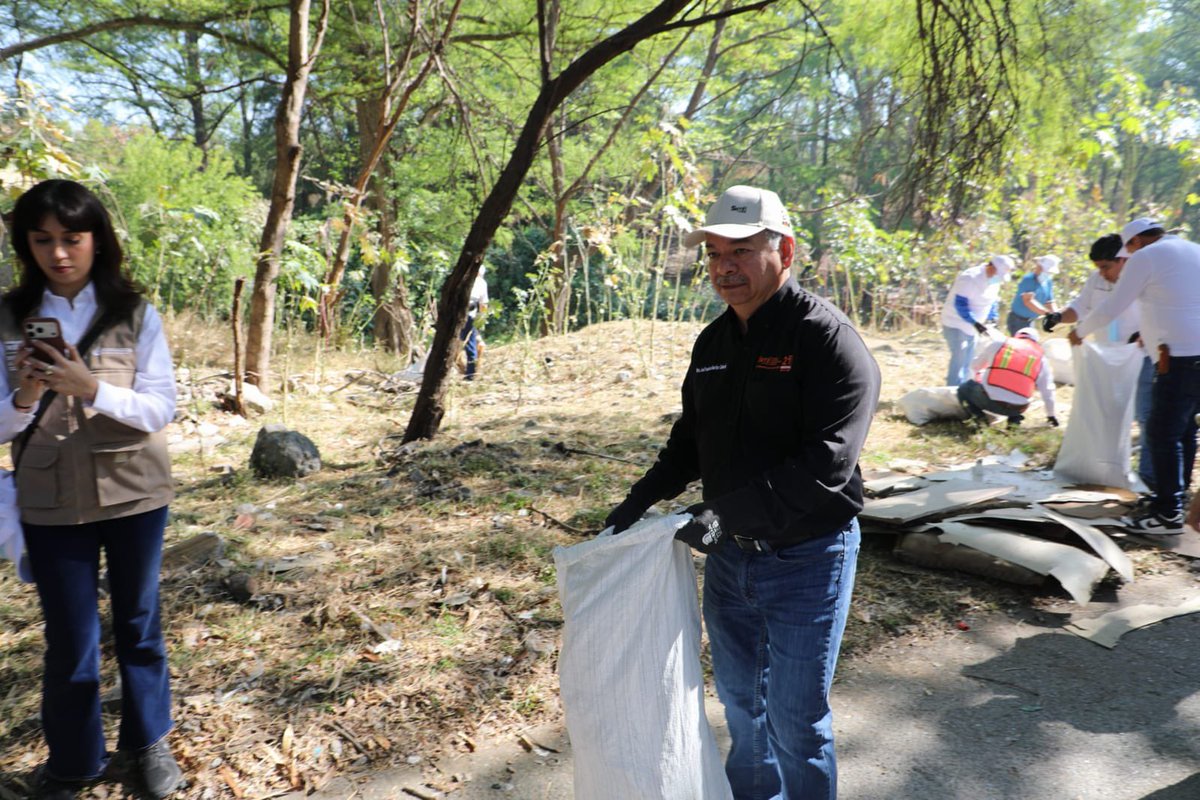 SNTE21's tweet photo. #TodosSomosUno🙋‍♂️
#UnoSomosTodos🙋‍♀️

En el marco del programa nacional El Agua es Vida, El Agua se Agota, impulsado por el SNTE en conjunto CONAGUA. Los Secretarios Generales de las Secciones 21 y 50, Mtro. José Francisco Martínez Calderón y Juan José Gutiérrez Reynosa, y https://t.co/Qo7HJIKXuN