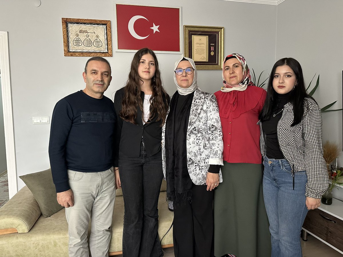 RSKatircioglu's tweet photo. 📍İzmit 

15 Temmuz Gazimiz Hasan Hüseyin Çiçek ve ailesine bayram ziyaretinde bulunduk. 

Misafirperverliği ve hoş sohbetleri için teşekkür ediyorum.

#HayırlıBayramlar 
#KocaeliyiSeviyorum https://t.co/vUr5IxnUwF