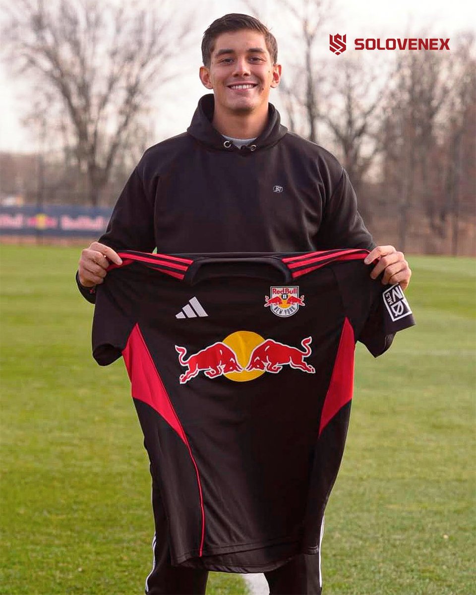 SOLOVENEX_'s tweet photo. 𝐌𝐚𝐫𝐜𝐨 𝐌𝐨𝐫𝐢𝐠𝐢 (𝟐𝟎𝟎𝟕) llega a 𝐍𝐘 • 🔴🇻🇪

El volante venezolano llega al @NewYorkRedBulls II como 𝐜𝐞𝐝𝐢𝐝𝐨 desde el @Caracas_FC (@LigaFUTVE).

Marco disputará la @MLSNEXTPRO junto a una de las mejores canteras del fútbol de los Estados Unidos. 

En 2025 causó furor en las redes sociales luego de su gran actuación en el #BayernWorldSquad, reconocido proyecto internacional U19 del FC Bayern München. 

En el 'World Squad' anotó 𝟎𝟒 𝐠𝐨𝐥𝐞𝐬, incluido uno a la categoría U19 del @FCBayern. Morigi llega al Red Bull, club hermano del Leipzig, Leeds United, entre otros. 

¡Su primera parada a la 𝐢𝐧𝐭𝐞𝐫𝐧𝐚𝐜𝐢𝐨𝐧𝐚𝐥𝐢𝐳𝐚𝐜𝐢𝐨́𝐧!

#SVX