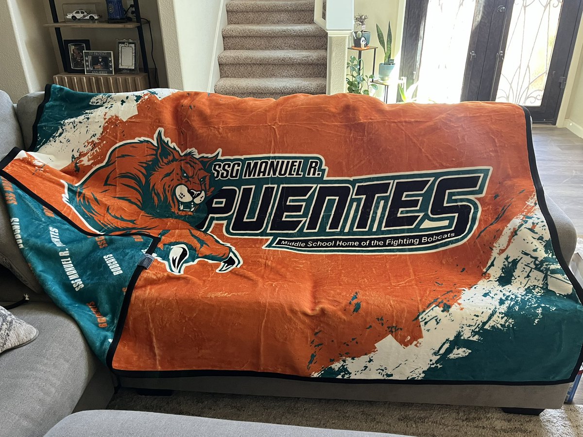 𝔼𝕣𝕚𝕔𝕜𝕒 ℕ. 𝔽𝕝𝕠𝕣𝕖𝕤, 𝕄. 𝔼𝕕. tweet media