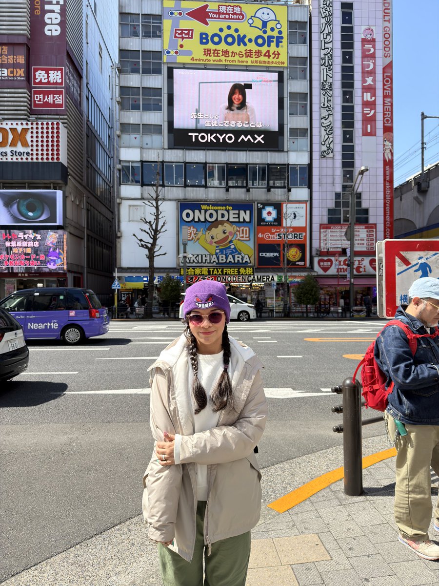 JMoonneenn's tweet photo. Viajamos por primera vez a Japón 🇯🇵 y tuvimos la oportunidad de tomar LA FOTO jaja eres el mejor @Rubiu5 😎
.
.
.
#rubius2009 #Japón #Rubius https://t.co/EREbUgmX74